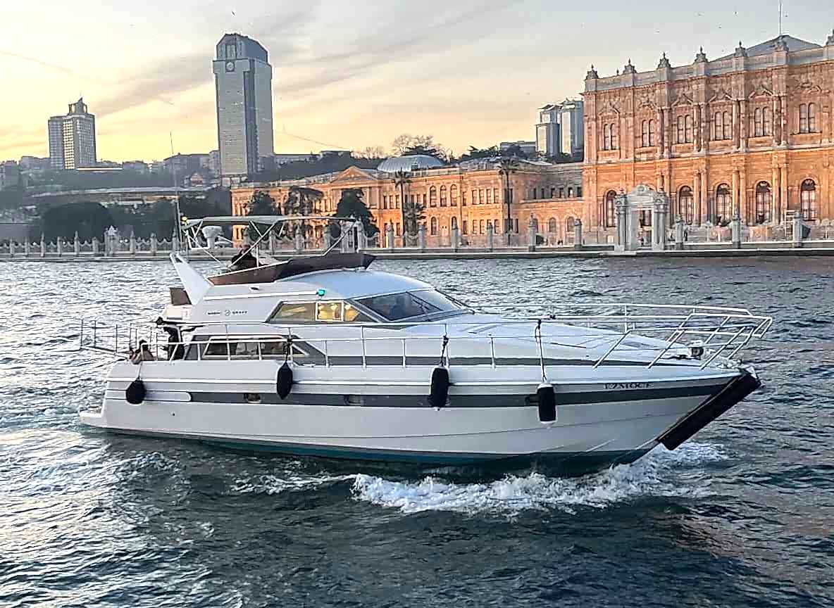 تأجير اليخوت