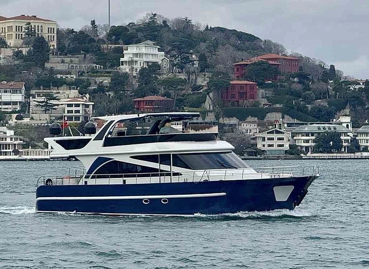 قارب للإيجار (12)